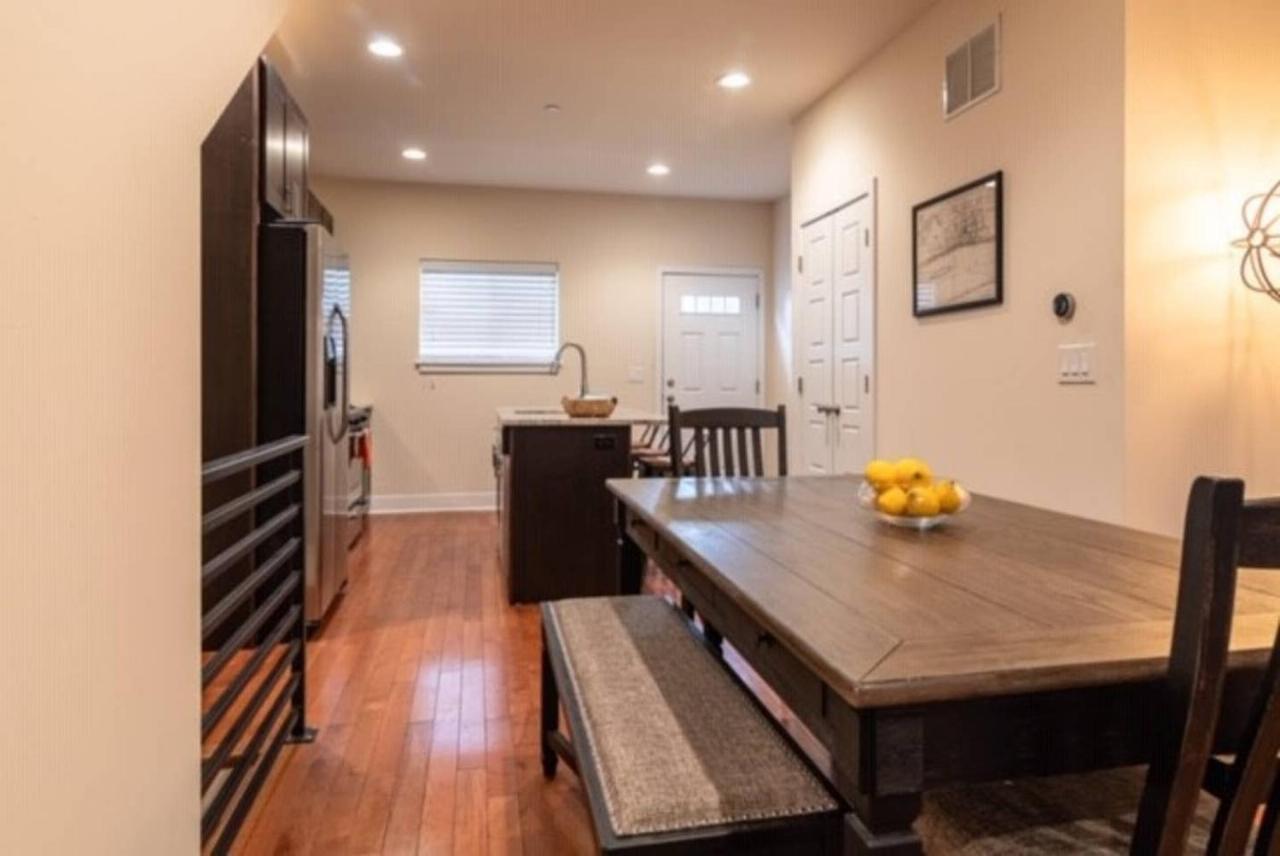 Beautiful Lux 4 Bedroom*Near Penn/Chop*Roof Deck 필라델피아 외부 사진