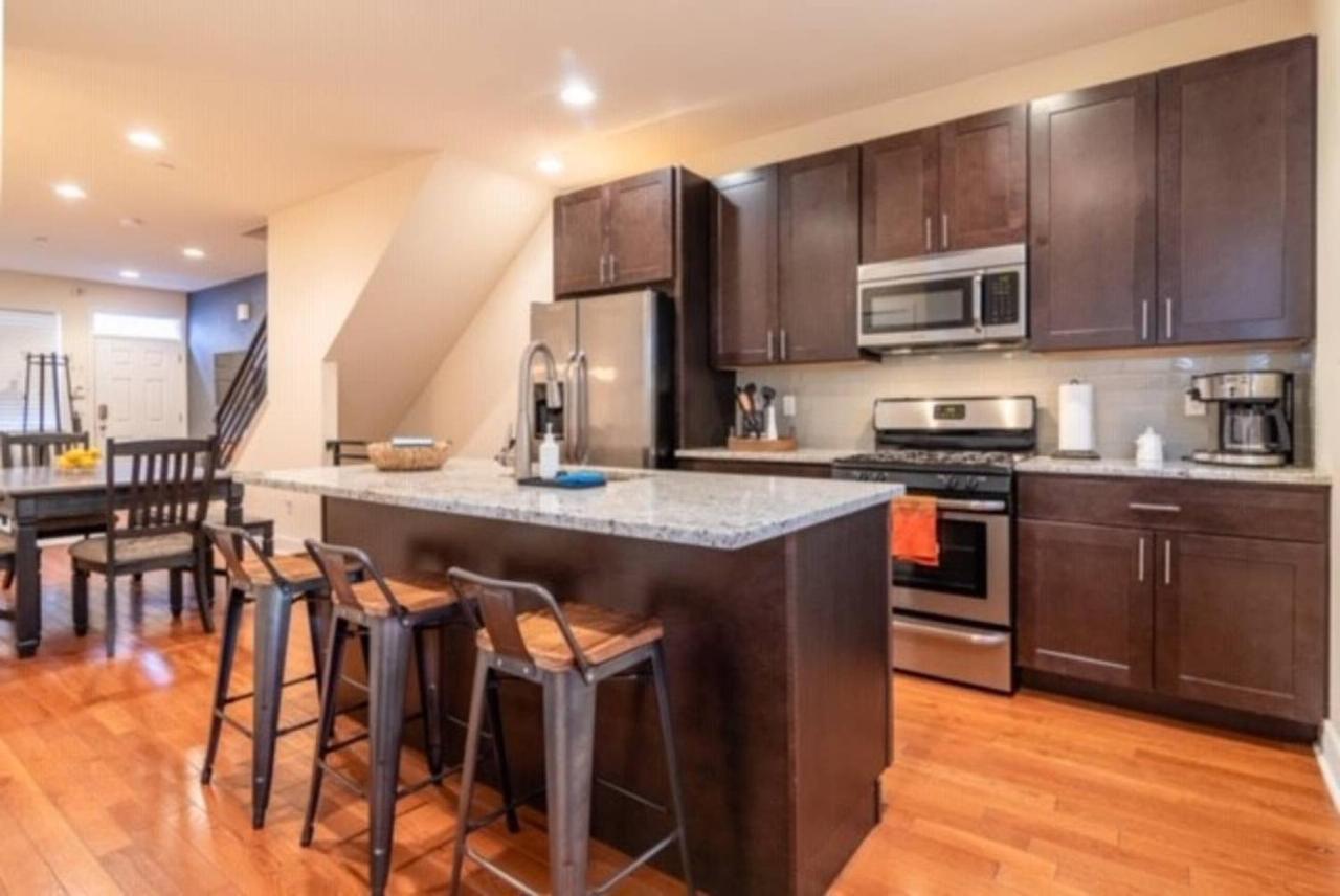 Beautiful Lux 4 Bedroom*Near Penn/Chop*Roof Deck 필라델피아 외부 사진